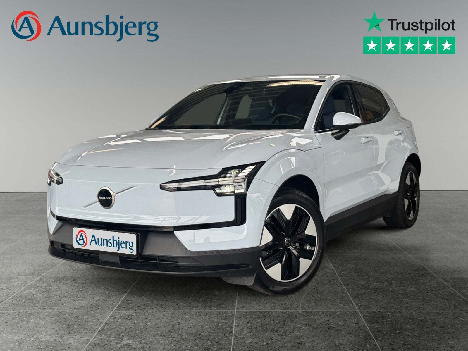 Blå Volvo EX30 fra 2024 set udefra