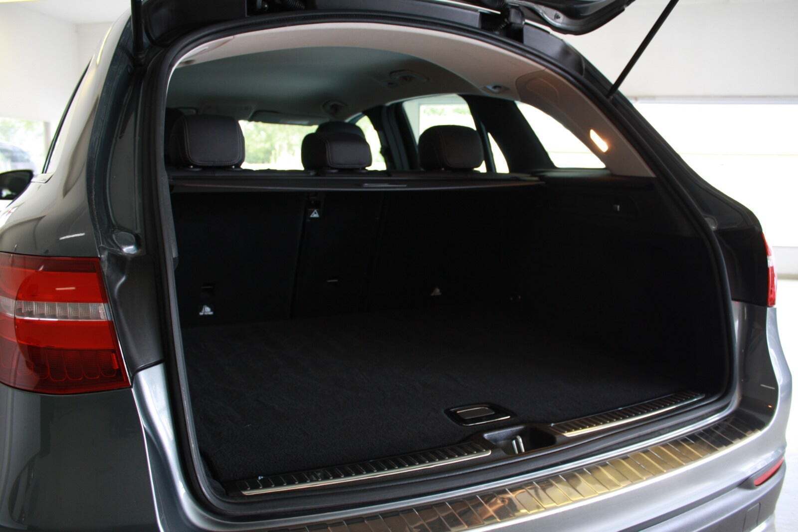 Grå Mercedes GLC220 d fra 2017