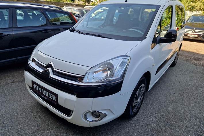 Hvid Citroën Berlingo fra 2012 set udefra