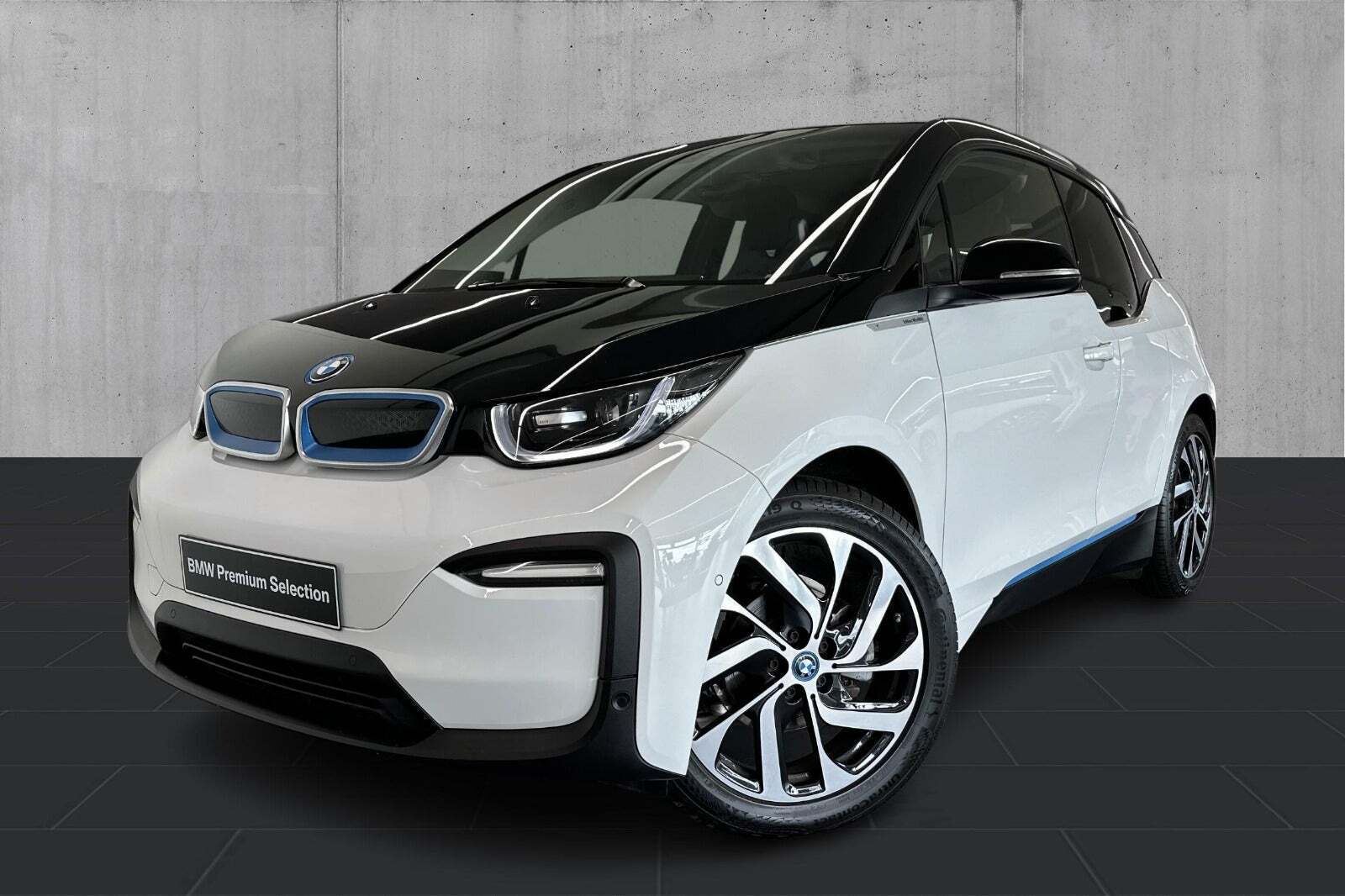 Hvid BMW i3 fra 2022 set udefra