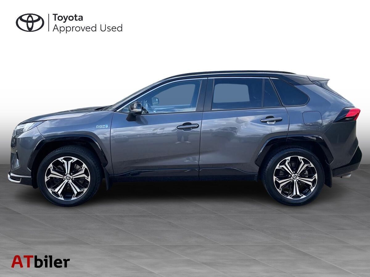 Sort Toyota RAV4 Plug-in fra 2023