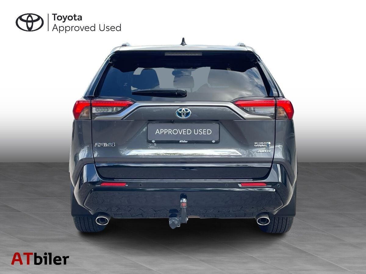 Sort Toyota RAV4 Plug-in fra 2023