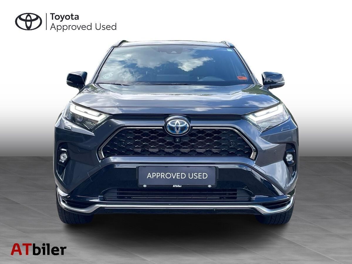 Sort Toyota RAV4 Plug-in fra 2023