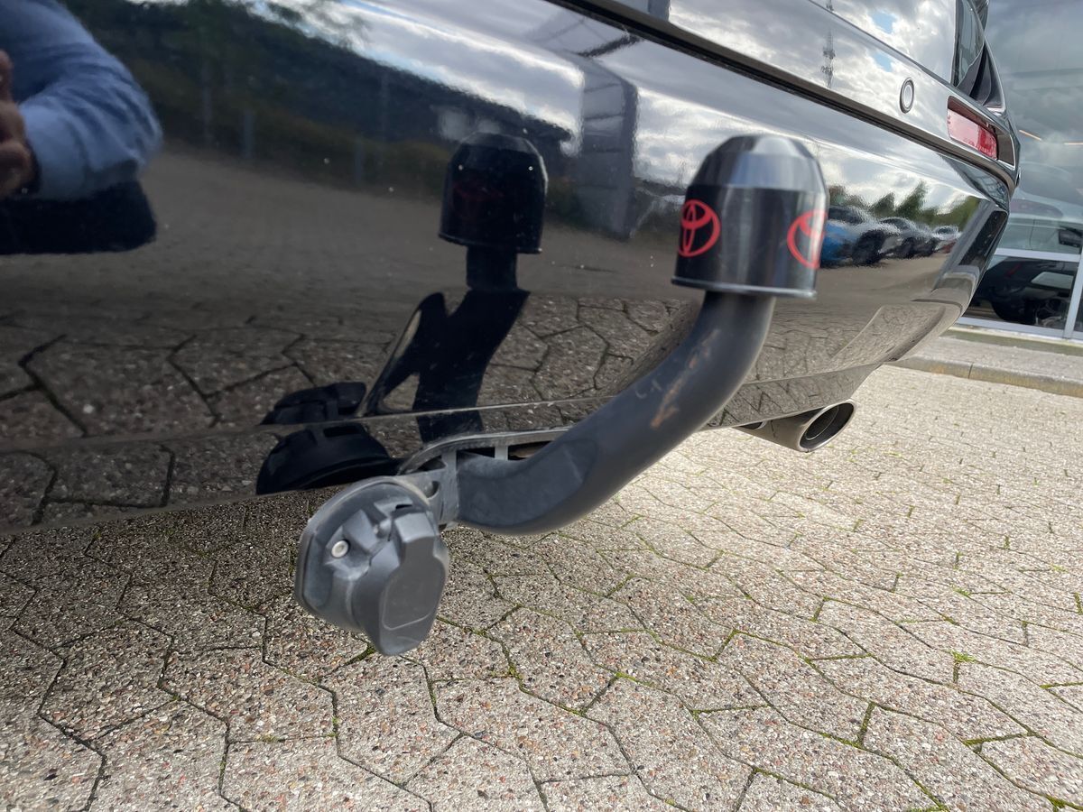 Sort Toyota RAV4 Plug-in fra 2023 set udefra