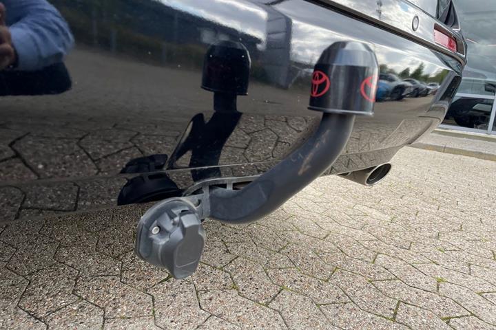 Sort Toyota RAV4 Plug-in fra 2023 set udefra
