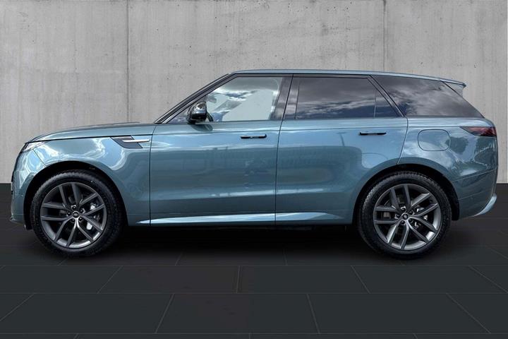 Grøn Land Rover Range Rover sport fra 2025