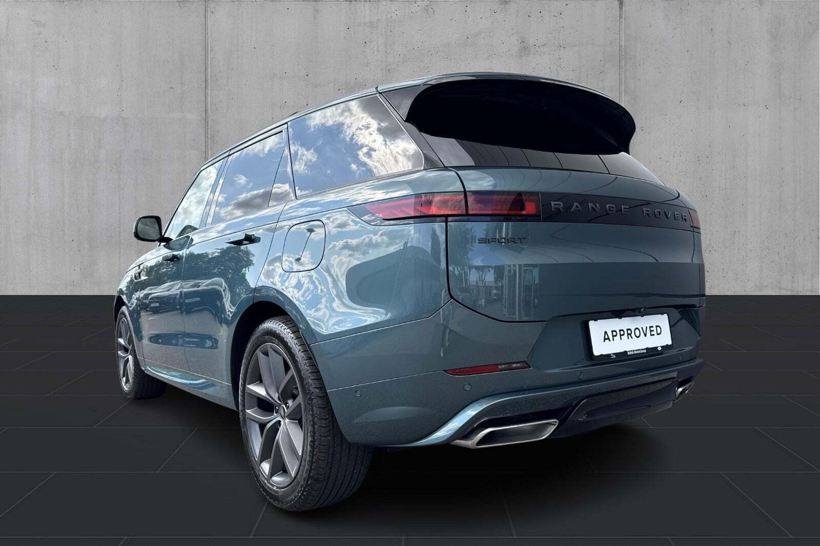 Grøn Land Rover Range Rover sport fra 2025