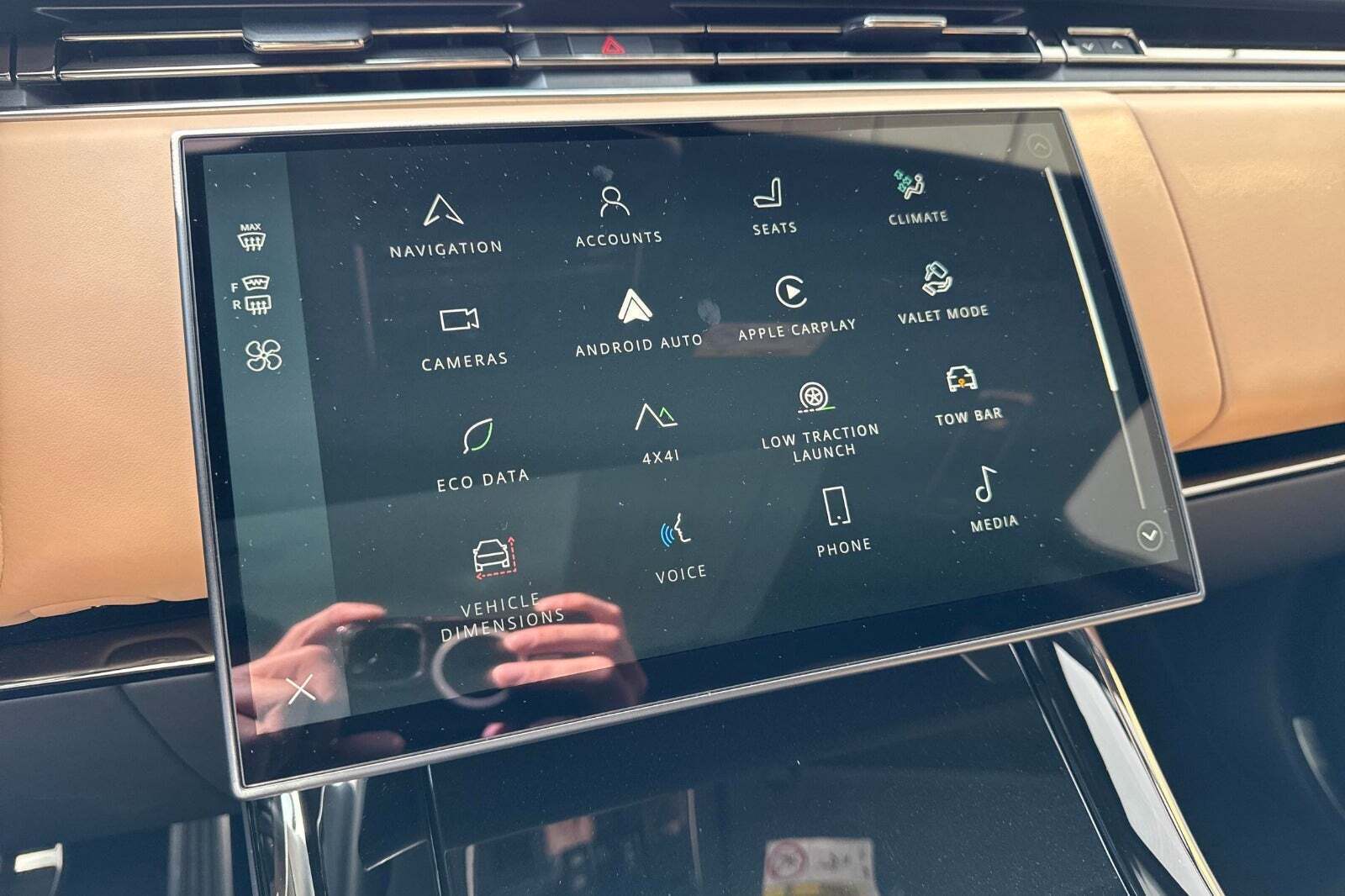 Grøn Land Rover Range Rover sport fra 2025