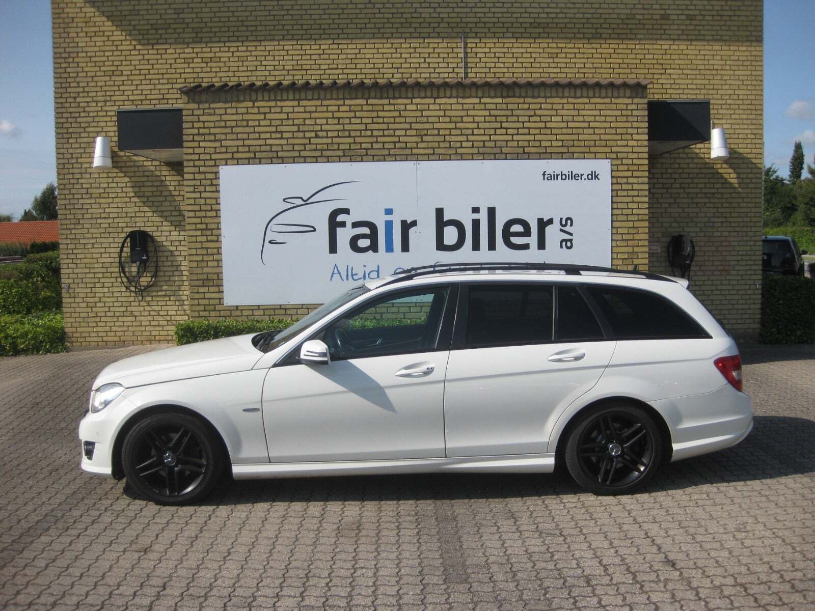 Hvid Mercedes C200 fra 2011