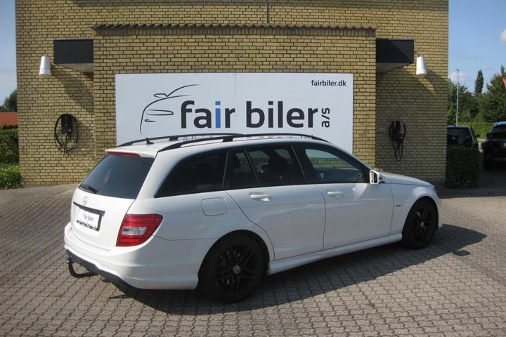 Hvid Mercedes C200 fra 2011