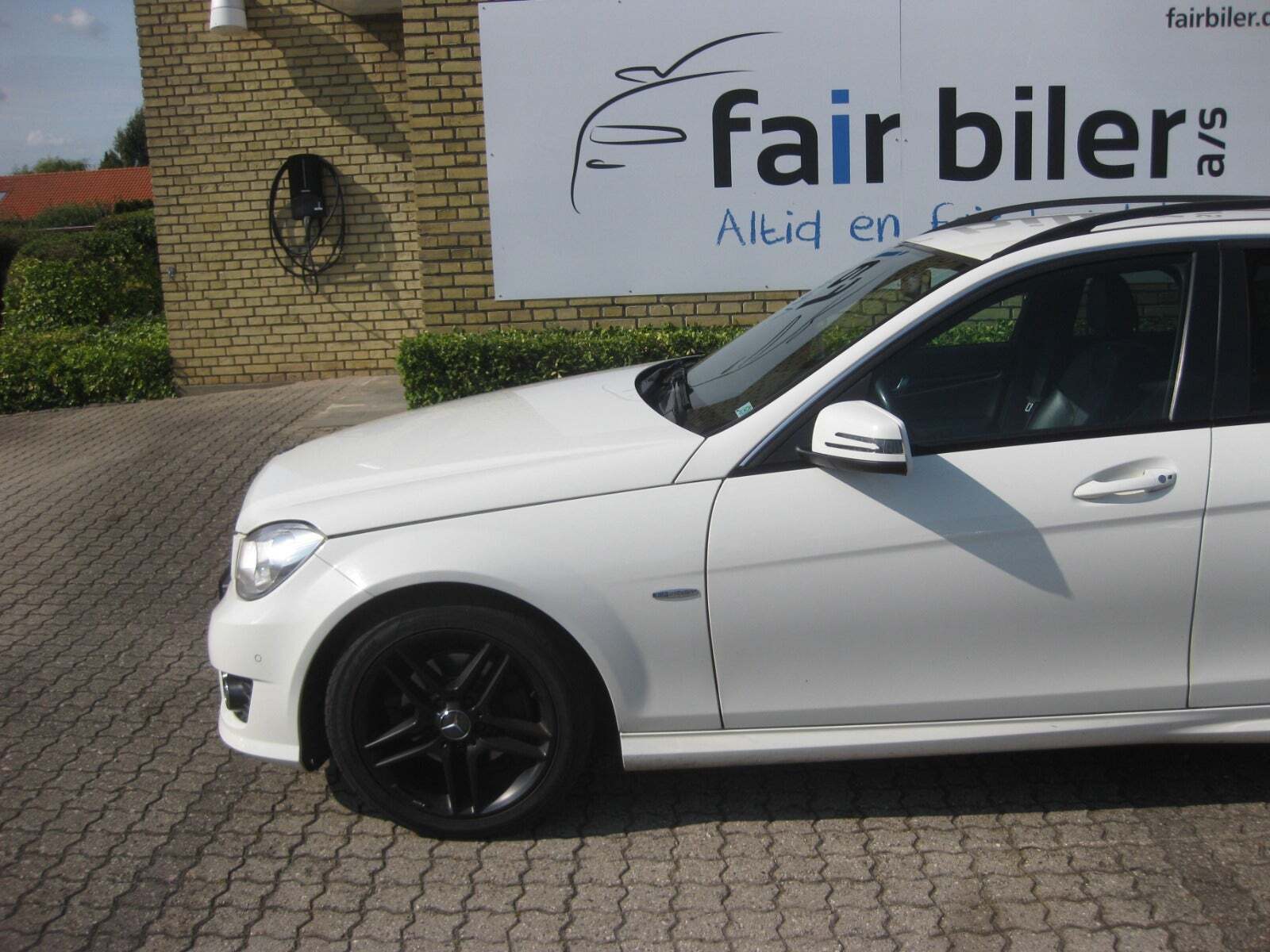 Hvid Mercedes C200 fra 2011