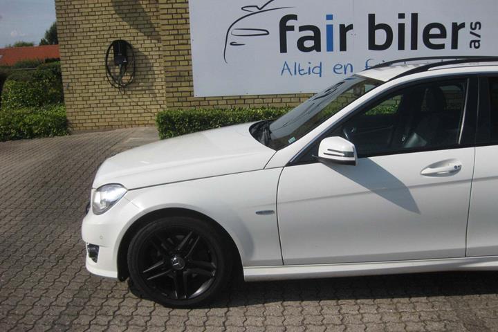 Hvid Mercedes C200 fra 2011