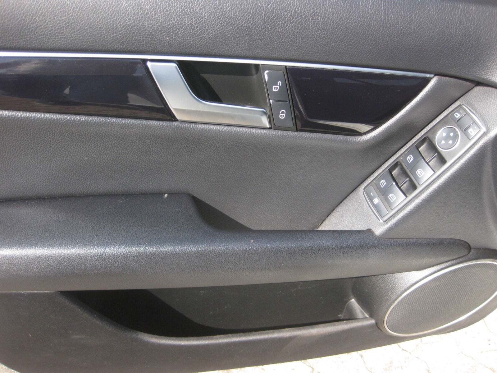 Hvid Mercedes C200 fra 2011
