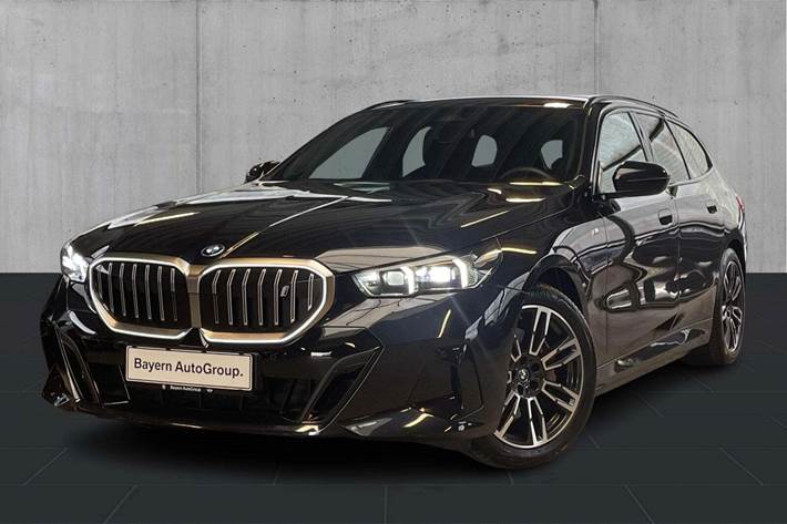 Sort BMW i5 fra 2024 set udefra