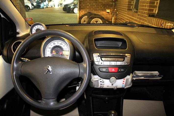 Hvid Peugeot 107 fra 2013