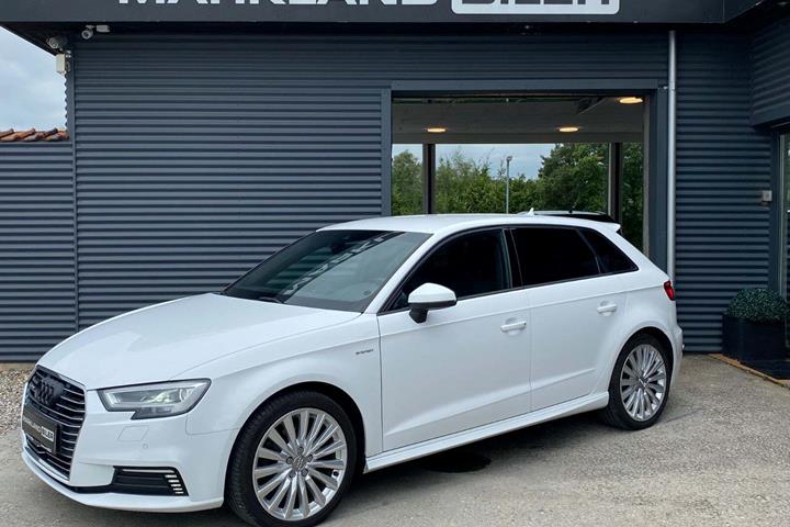Hvid Audi A3 fra 2017 set udefra