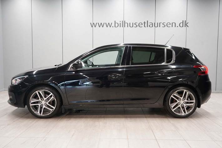 Sort Peugeot 308 fra 2018