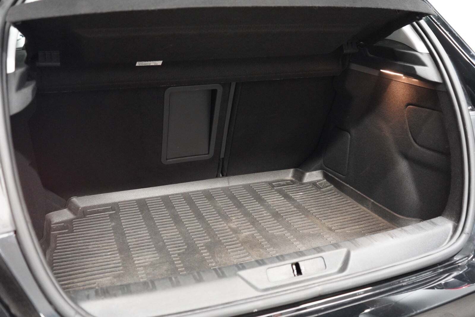 Sort Peugeot 308 fra 2018