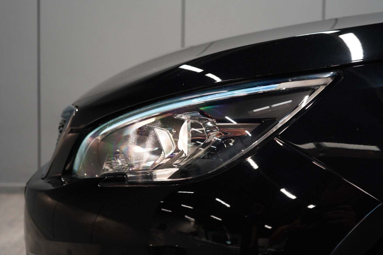 Sort Peugeot 308 fra 2018