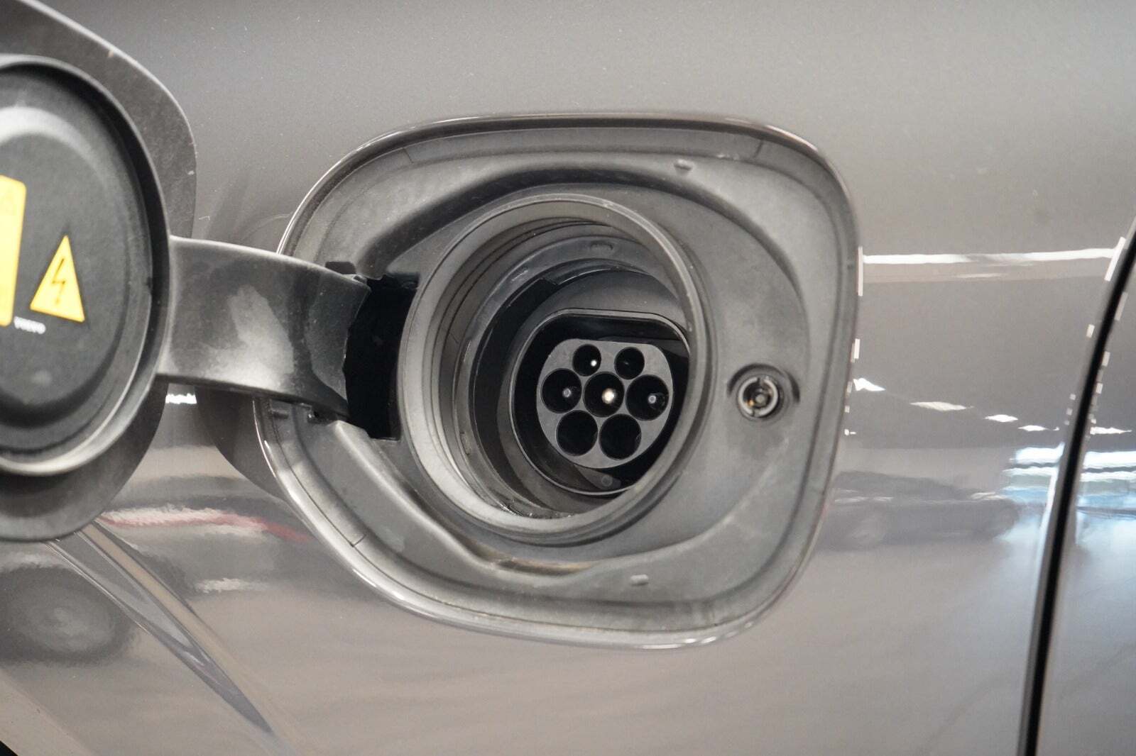 Grå Volvo XC60 fra 2023