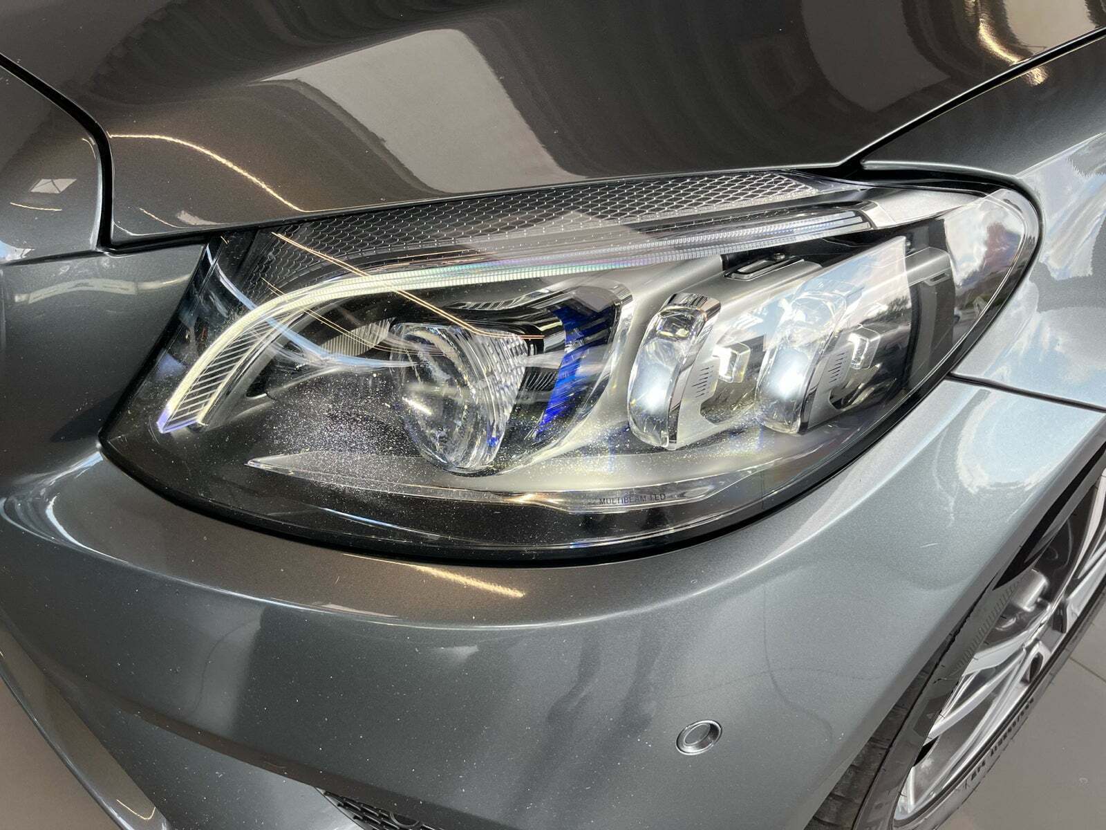 Grå Mercedes C220 d fra 2019