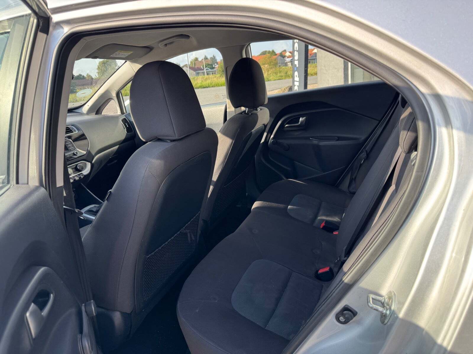 Sølv Kia Rio fra 2015