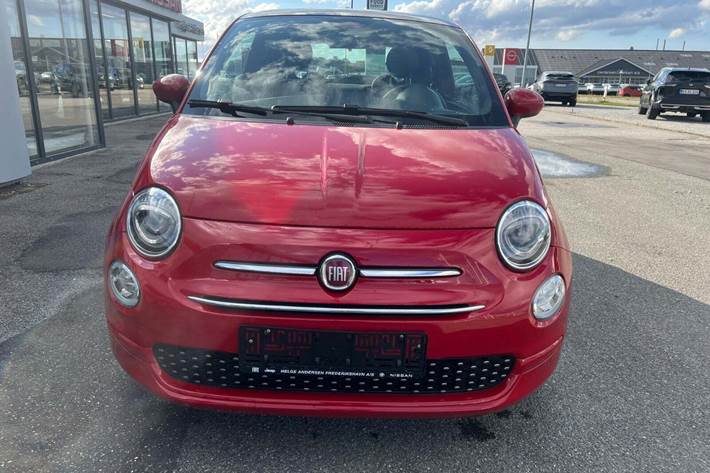 Rød Fiat 500 fra 2020