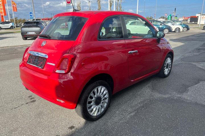 Rød Fiat 500 fra 2021