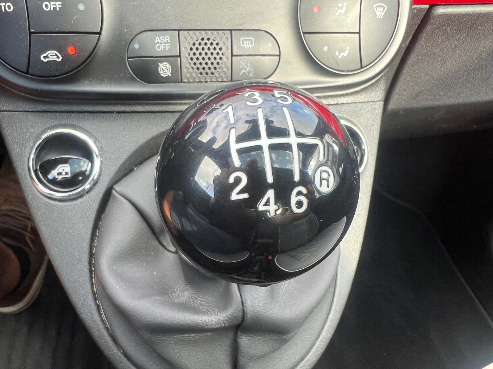 Rød Fiat 500 fra 2020