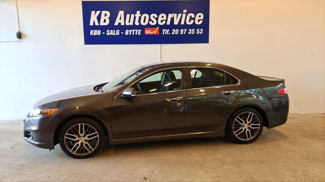 Grå Honda Accord fra 2010