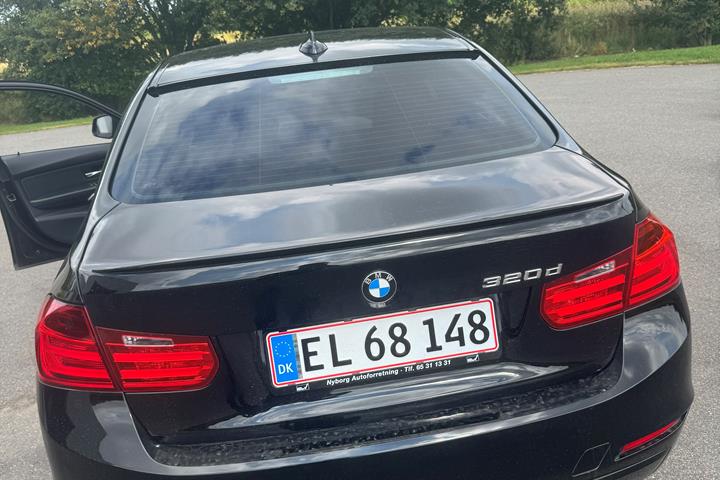 Sort BMW 3-Serie fra 2015