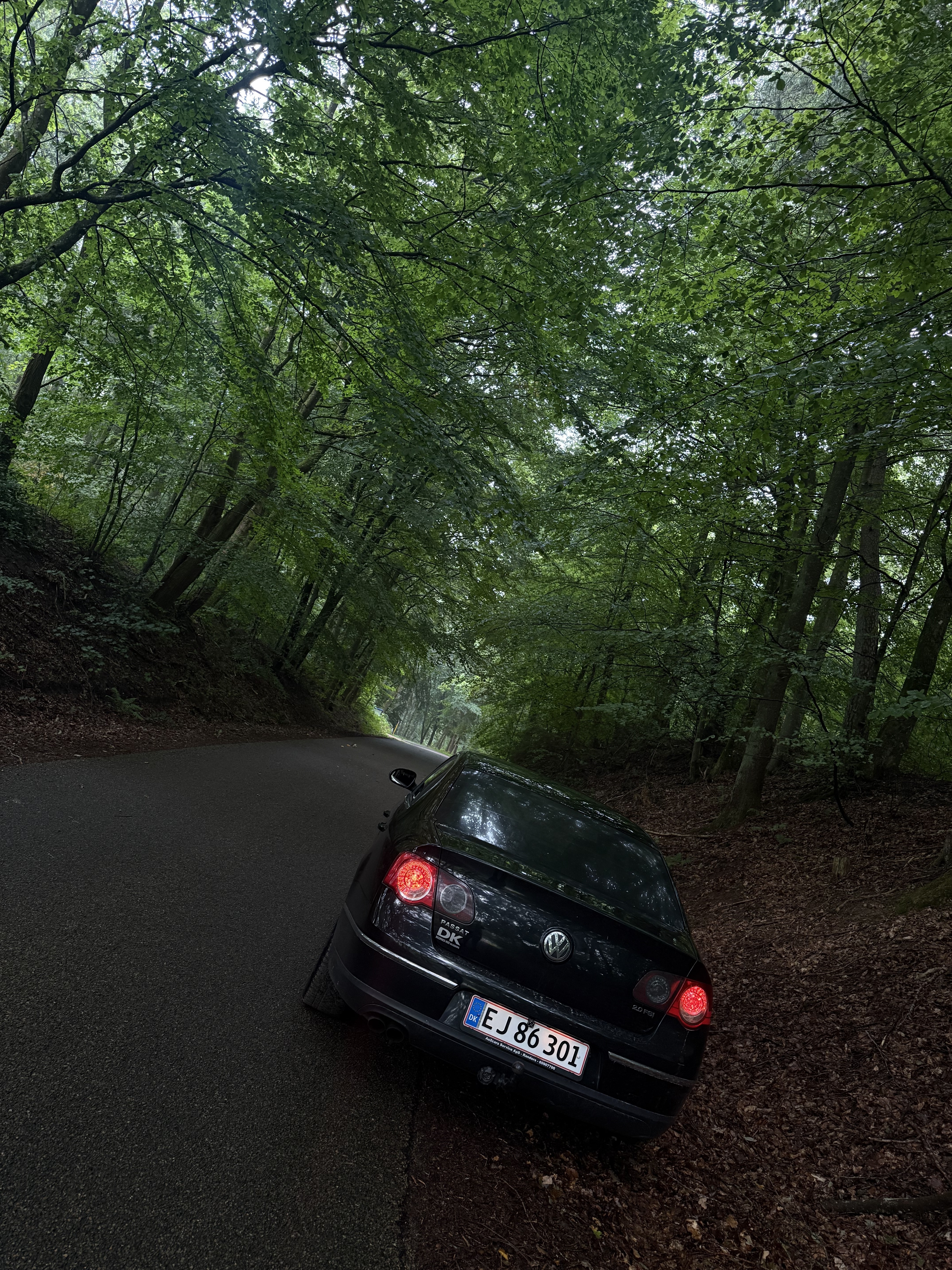 Sort VW Passat fra 2006