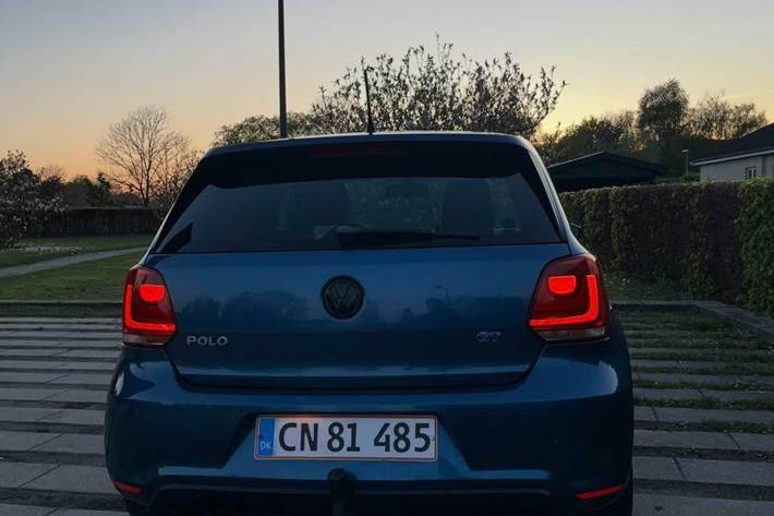 Blå VW Polo fra 2013