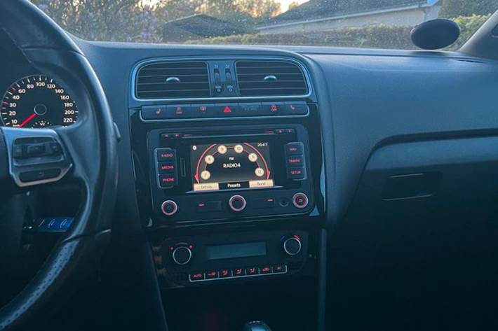 Blå VW Polo fra 2013