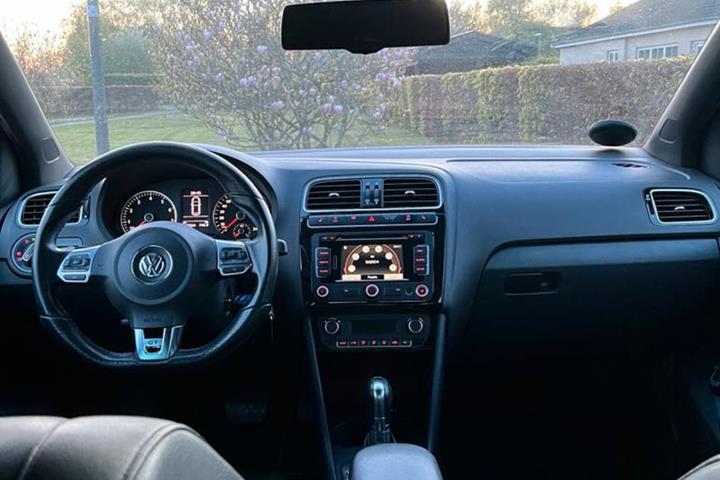 Blå VW Polo fra 2013