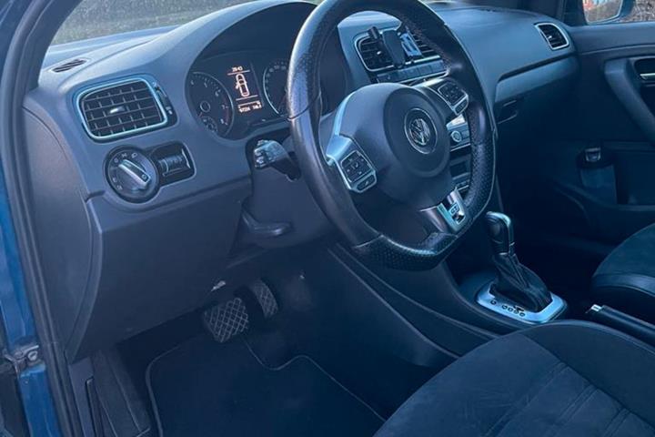 Blå VW Polo fra 2013