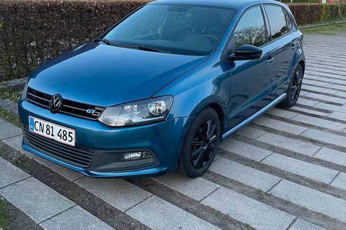 Blå VW Polo fra 2013