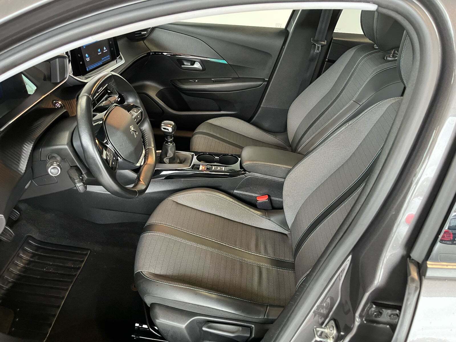 Peugeot 208 1,2 PureTech 100 Allure Sky