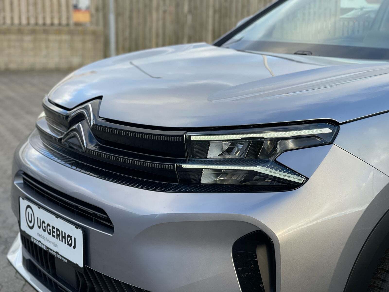 Grå Citroën C5 Aircross fra 2022 set udefra