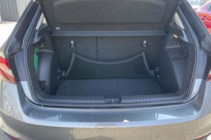 Grå Skoda Fabia fra 2023