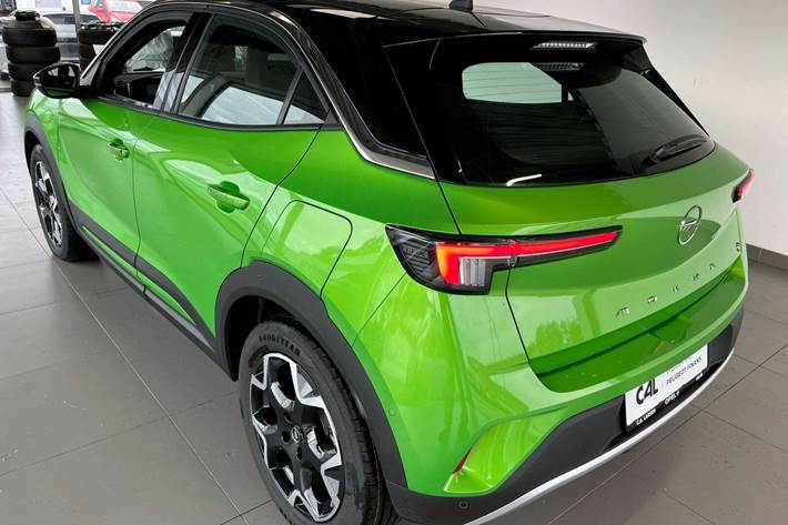 Grøn Opel Mokka-e fra 2023