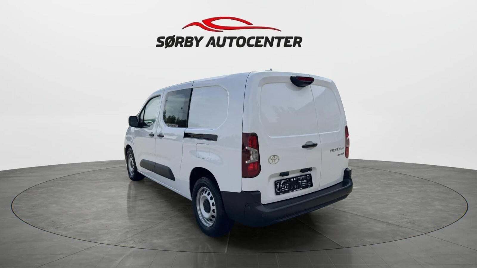 Hvid Toyota ProAce City fra 2025