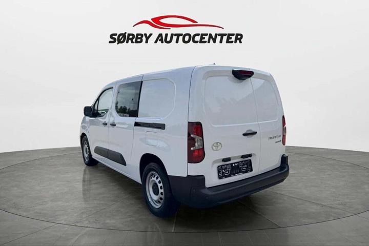 Hvid Toyota ProAce City fra 2025
