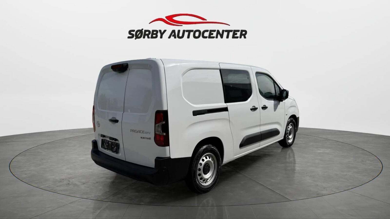 Hvid Toyota ProAce City fra 2025