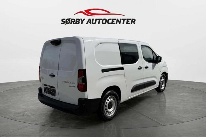 Hvid Toyota ProAce City fra 2025