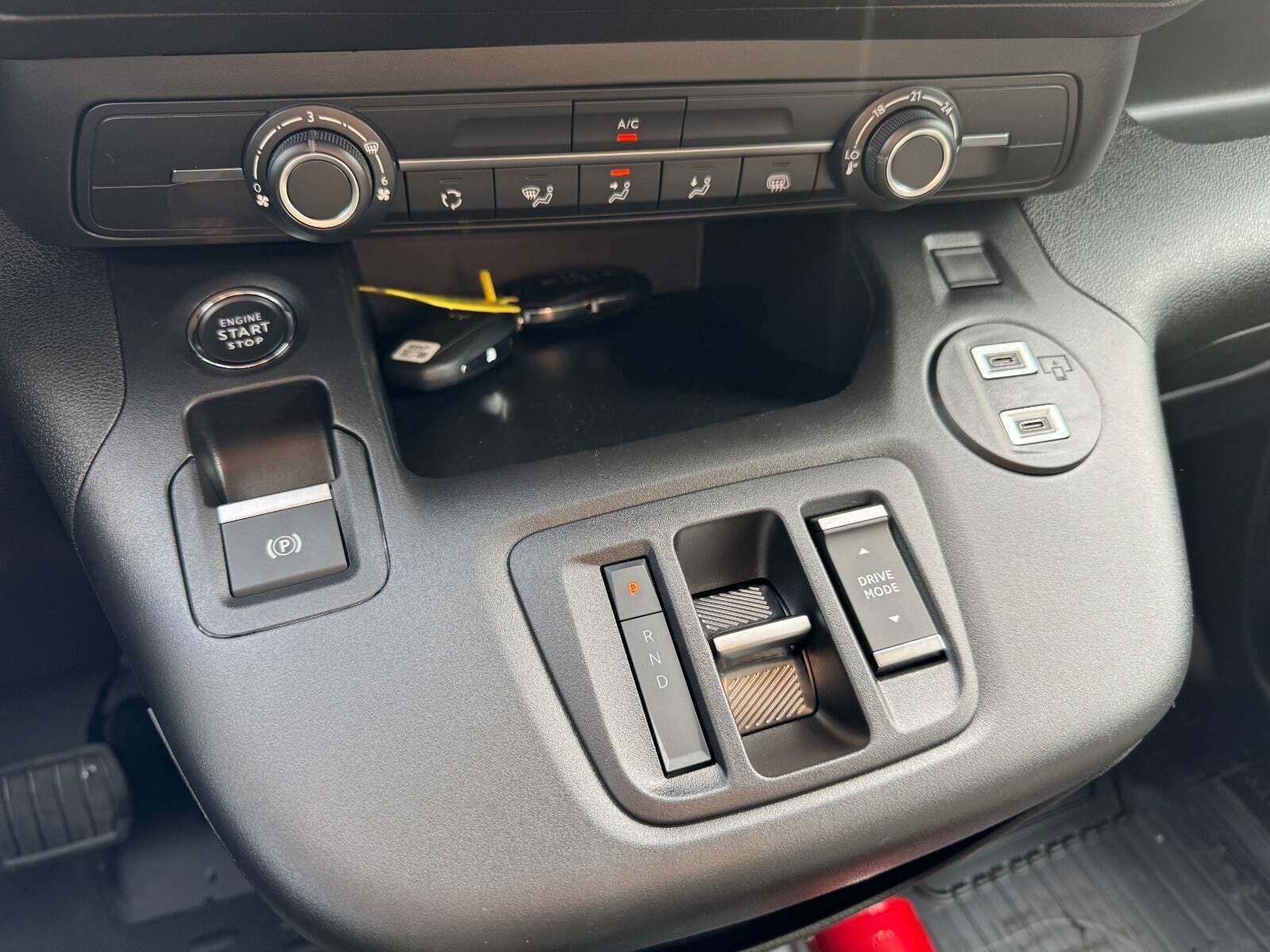 Hvid Toyota ProAce City fra 2025