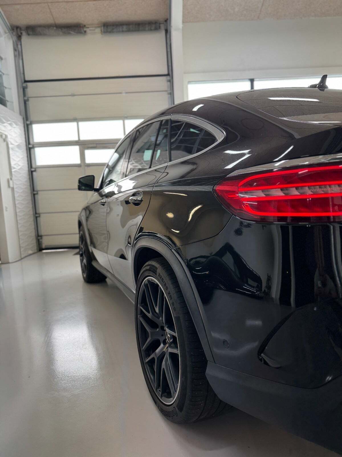 Hvid Mercedes GLE63 fra 2017