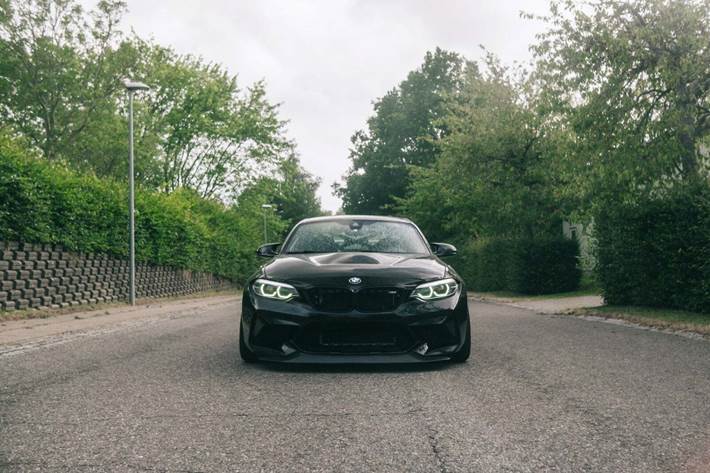 Sort BMW M2 fra 2018 set udefra