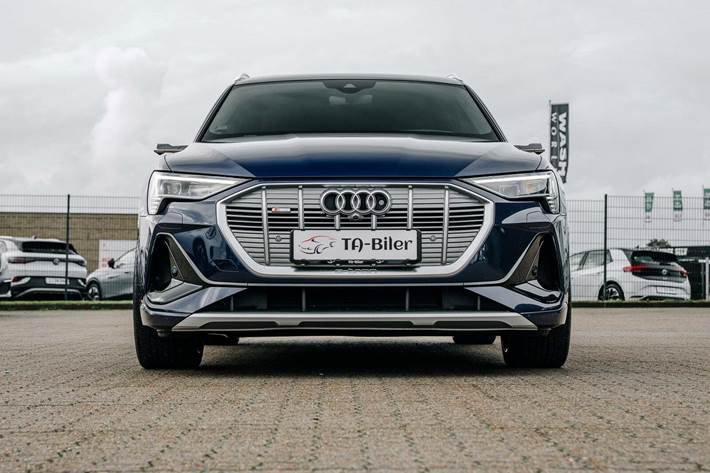 Blå Audi e-tron fra 2020