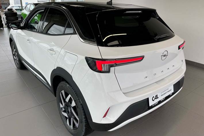 Hvid Opel Mokka-e fra 2023